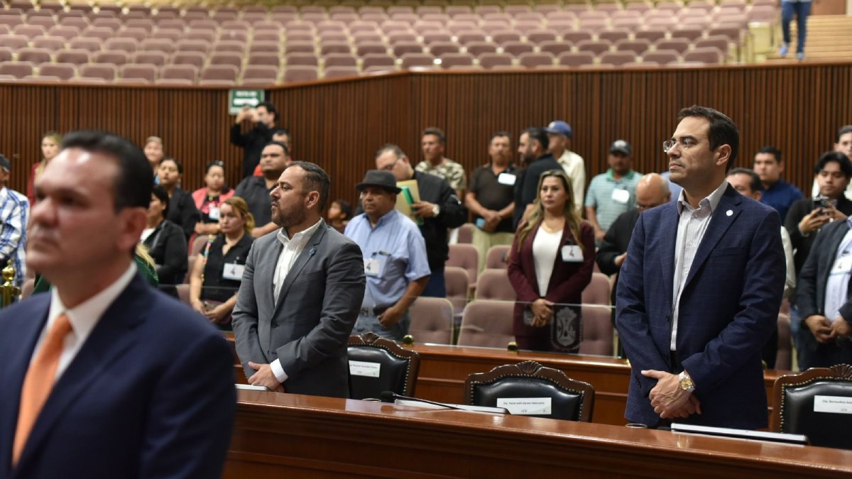 Diputados de Sinaloa guardan un minuto de silencio por víctimas de la violencia