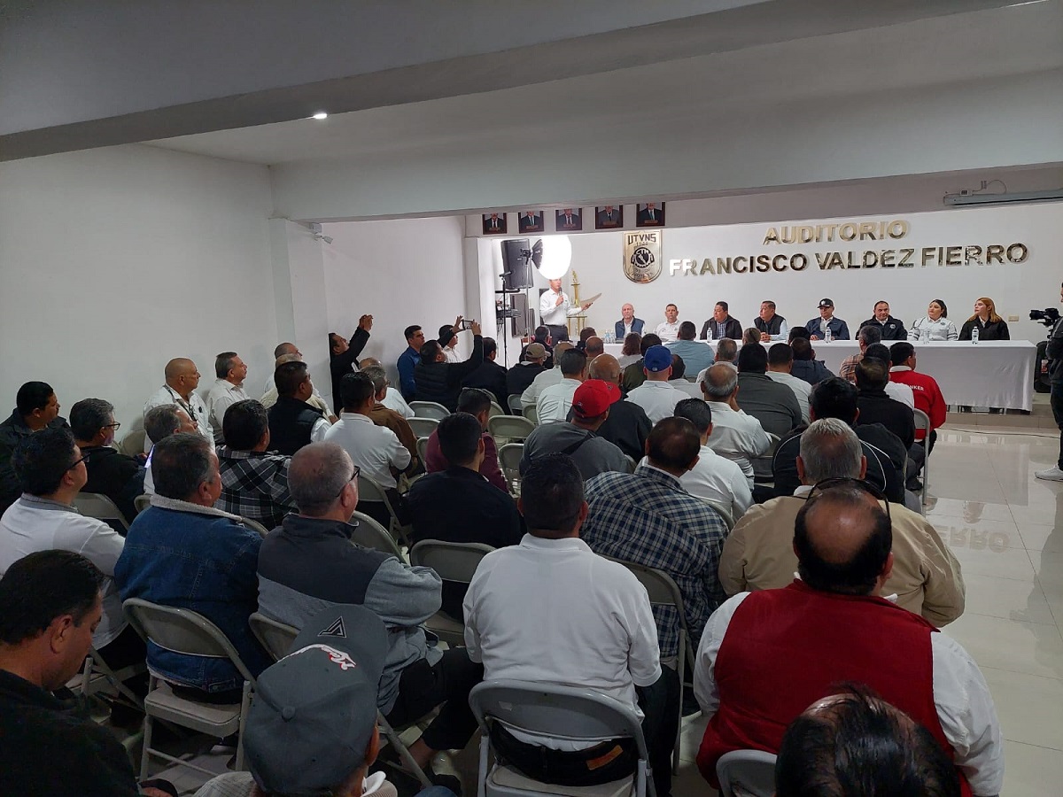 Dirección de Tránsito inicia capacitación y certificación de choferes taxistas en Los Mochis