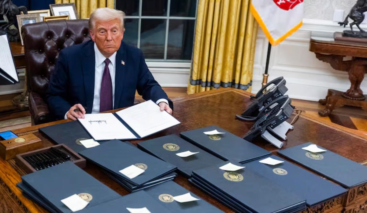 Donald Trump con órdenes ejecutivas para firmar durante el inicio de su Gobierno