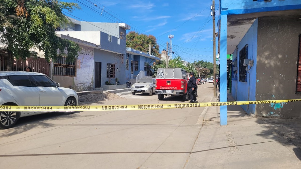 Ejecutan a balazos a un sujeto dentro de un domicilio en la colonia Rincón de Urías, en Mazatlán