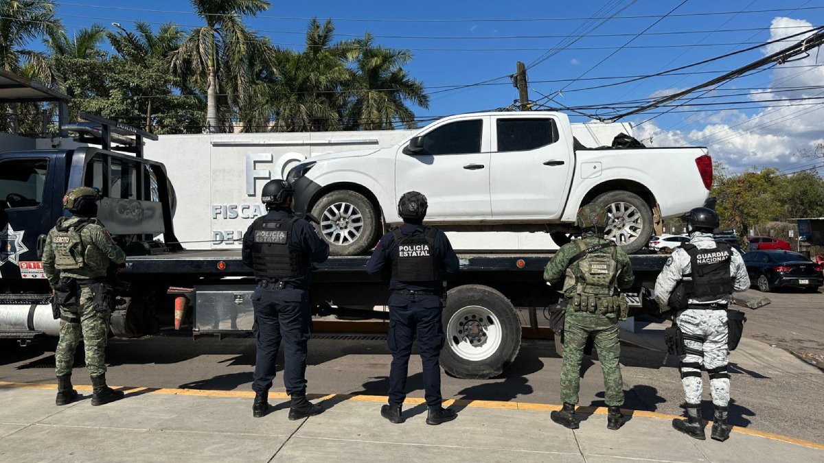 ¡Traía mariguana en la batea! Aseguran una camioneta con reporte de robo en Badiraguato