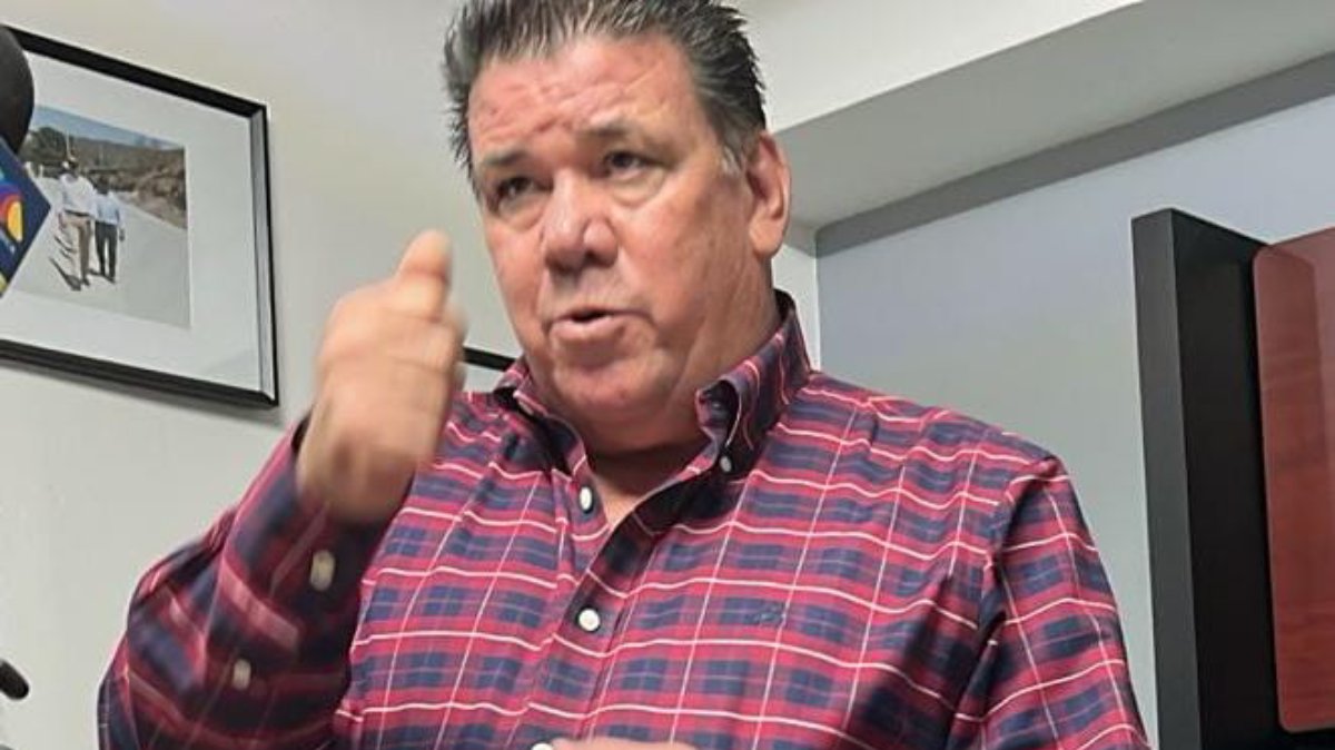El plazo es máximo 24 horas para que negocios notificados despejen banquetas, sino va Tránsito: Enrique López
