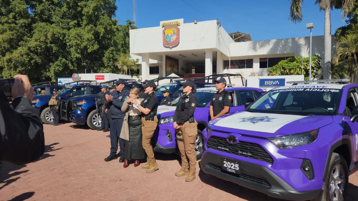 entrega de patrullas y equipamiento táctico a policías de Guasave