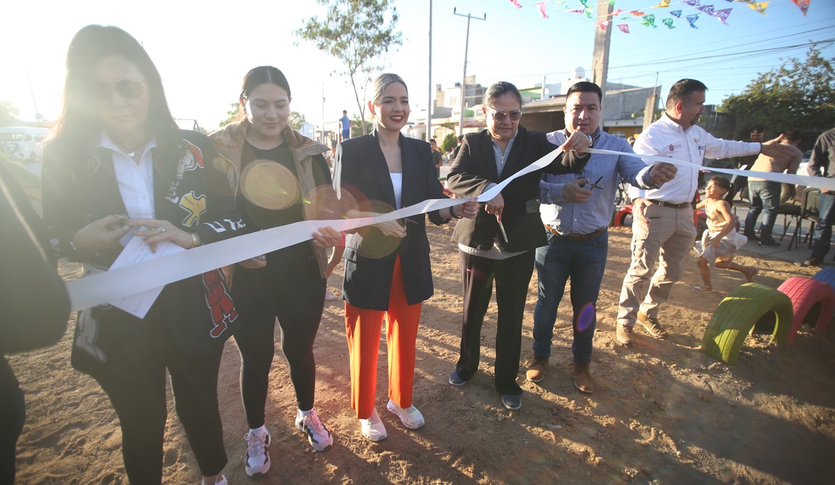 Estrella Palacios lleva ¡Qué Bonito Mazatlán! a Villa Unión con rehabilitación de área verde
