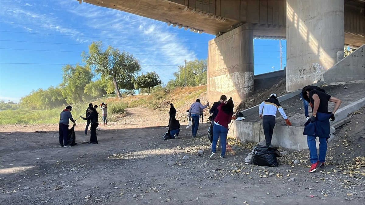 Estudiantes de la UAdeO y el Proyecto Río Sinaloa unen esfuerzos para realizar limpieza