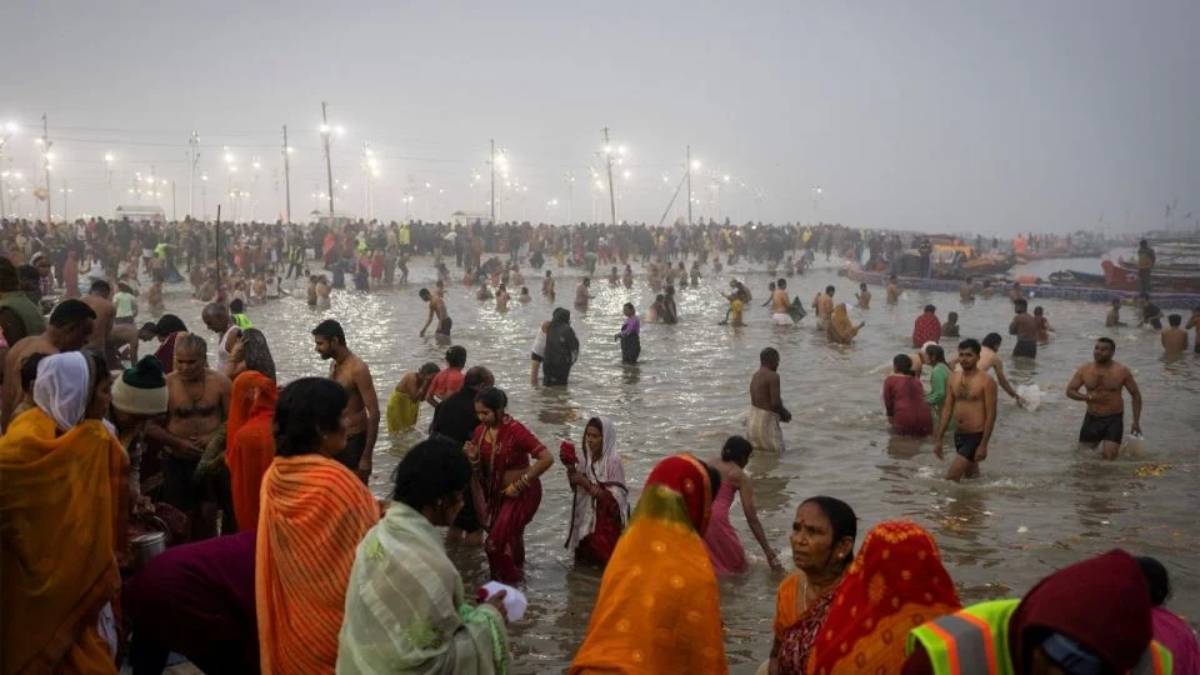 Tragedia en el Festival Hindú Kumbh Mela; 30 personas mueren por estampida