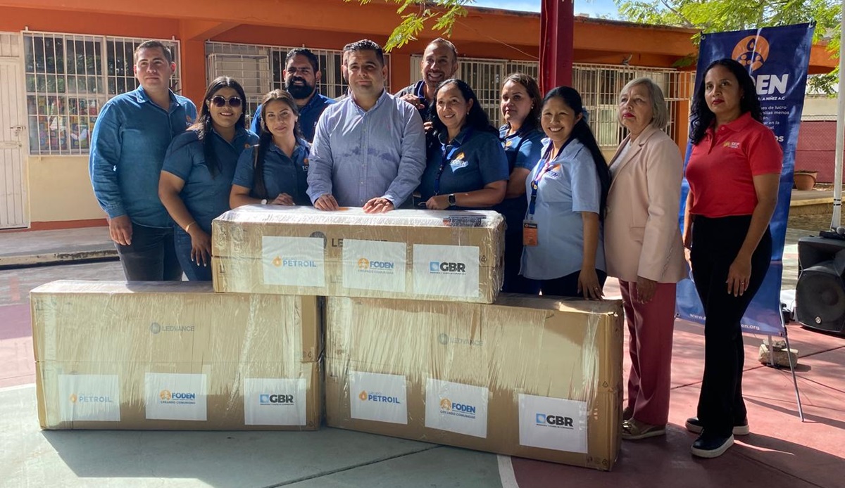 FODEN hace donativo de lámparas nuevas al CAM 50, en Mazatlán