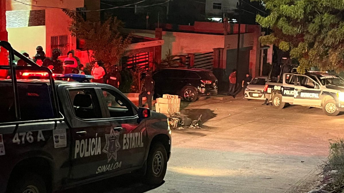 Tras reporte de disparos, hallan una motocicleta quemada en la Lázaro Cárdenas, en Culiacán