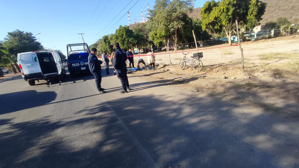 Localizan a hombre sin vida sobre el Macario Gaxiola, a la salida de Los Mochis