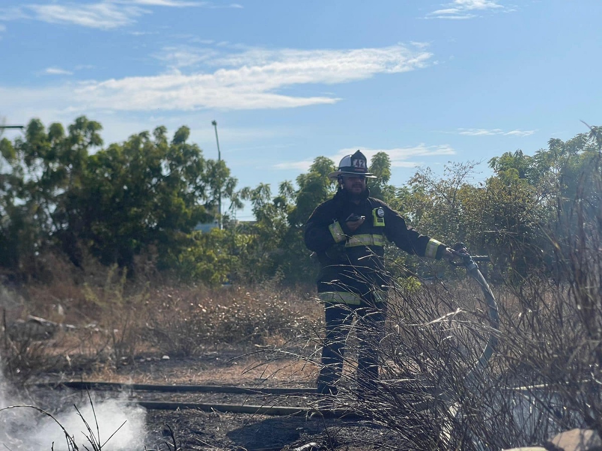 Se registra el segundo incendio de este viernes en baldío del Infonavit Alarcón de Mazatlán