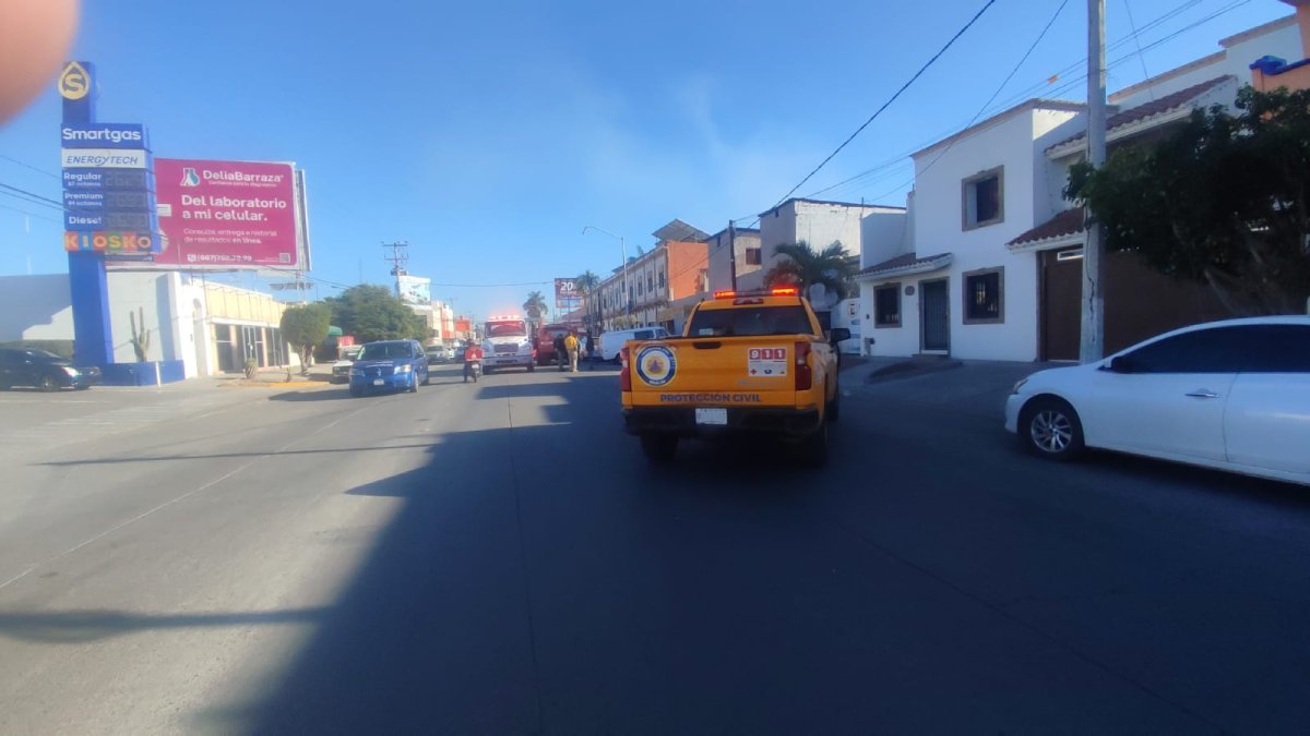 Incendio en local del Centro de Los Mochis moviliza a los diferentes cuerpos de auxilio