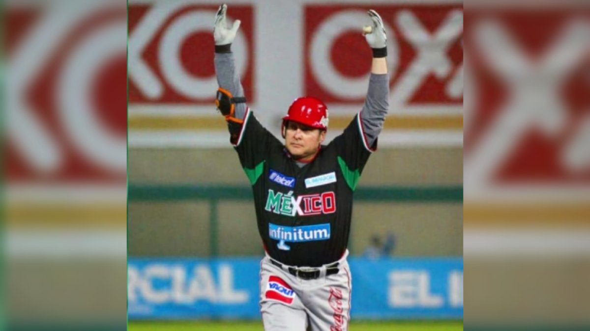 El exbeisbolista mexicano, Karim García, se recupera después de una embolia