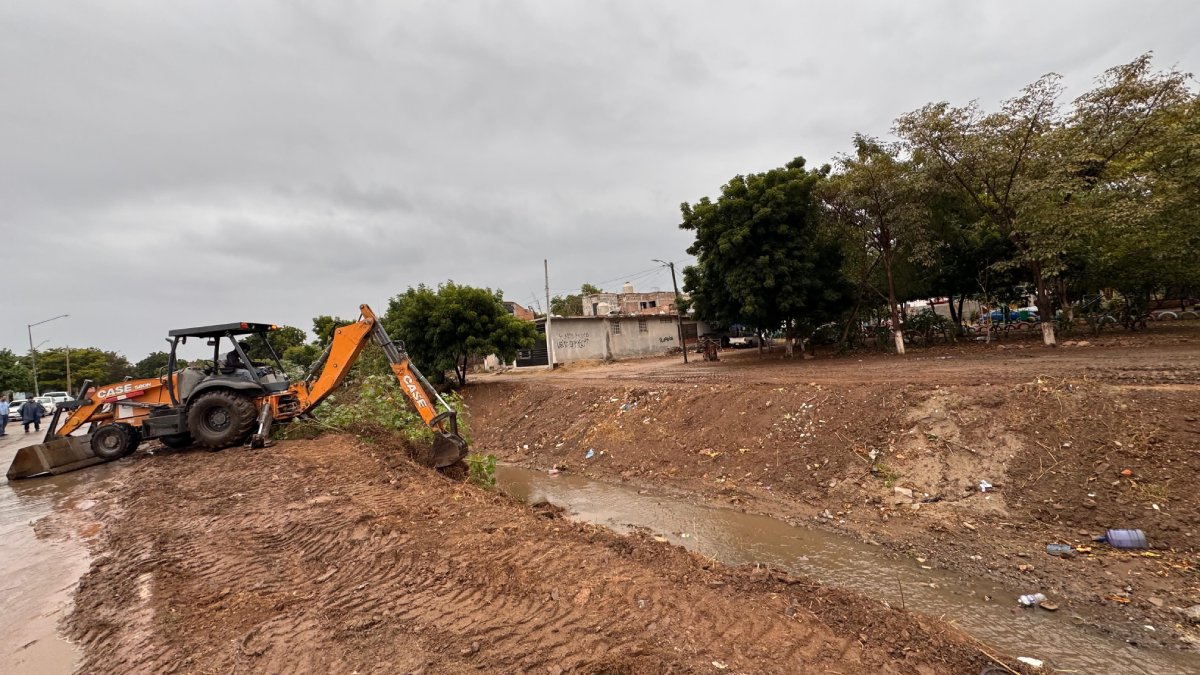 Con desazolve en canal de Pradera Dorada, se han limpiado 28 canales pluviales en Mazatlán
