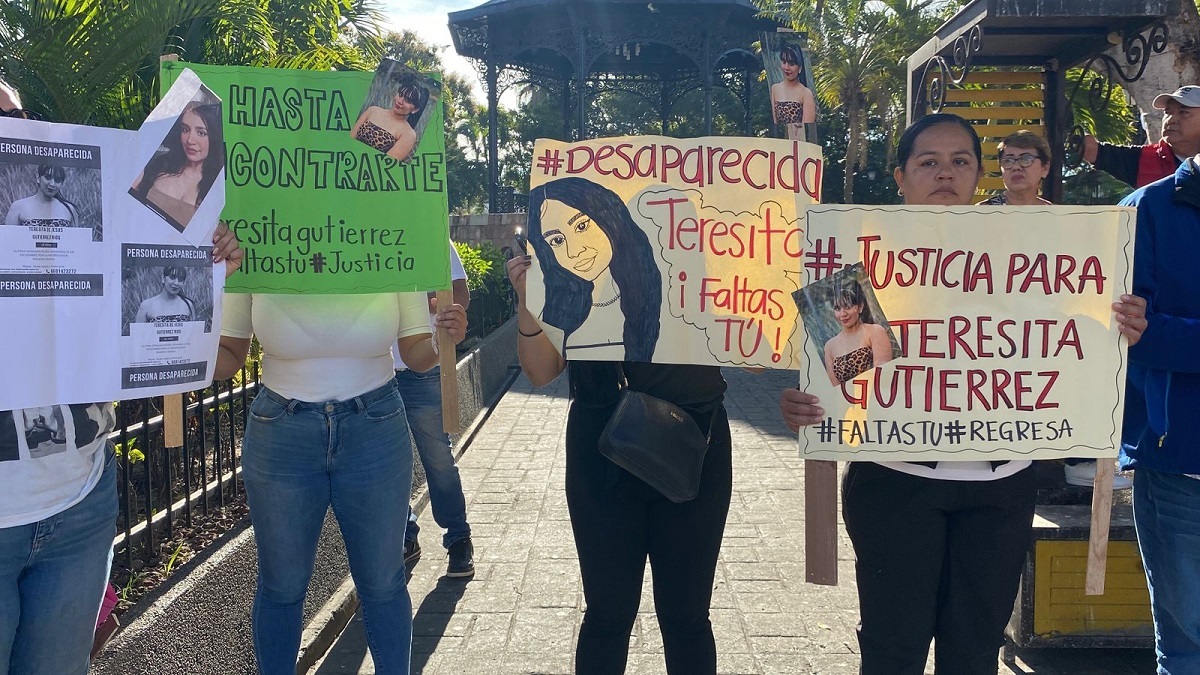 Víctimas de familiares desaparecidos en Mazatlán se suman a manifestación por la paz en Sinaloa
