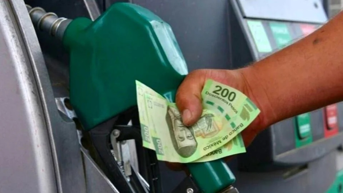 ¿Qué es mejor, cargar gasolina por monto o por litro? Profeco responde