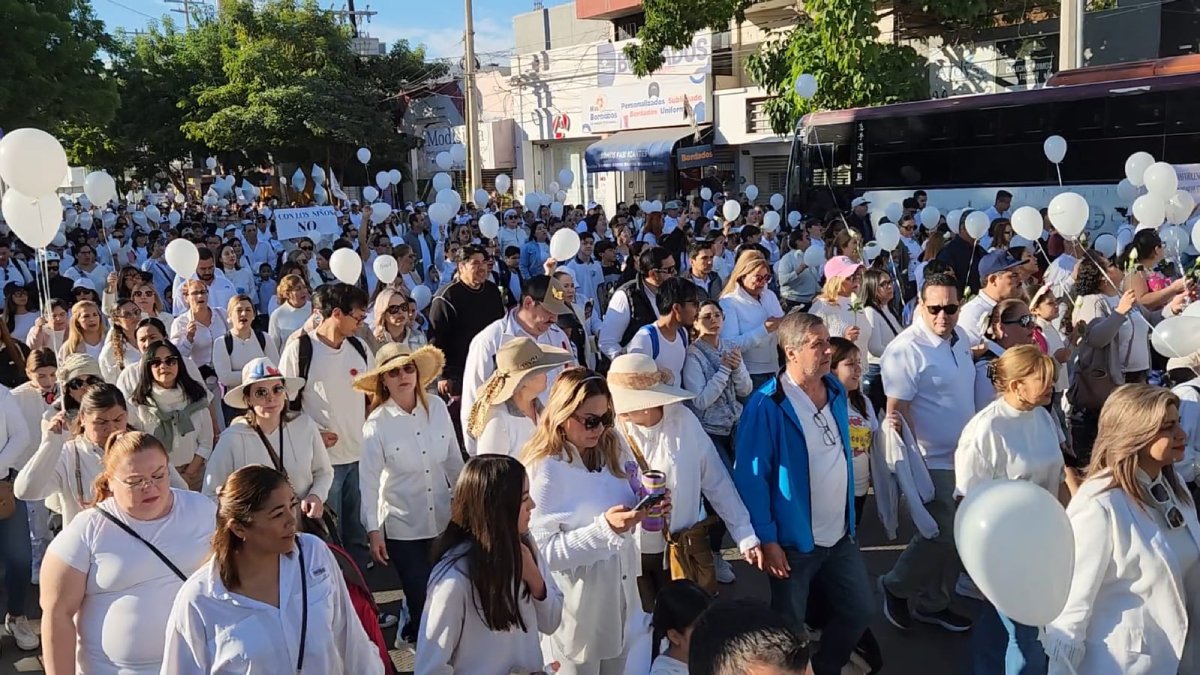 Cientos de familias se manifiestan para exigir justicia para Gael, Alexander y su papá