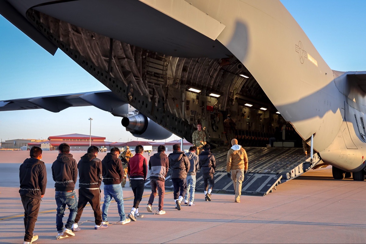 ¿Aceptó México la llegada de aviones con migrantes deportados de Estados Unidos?