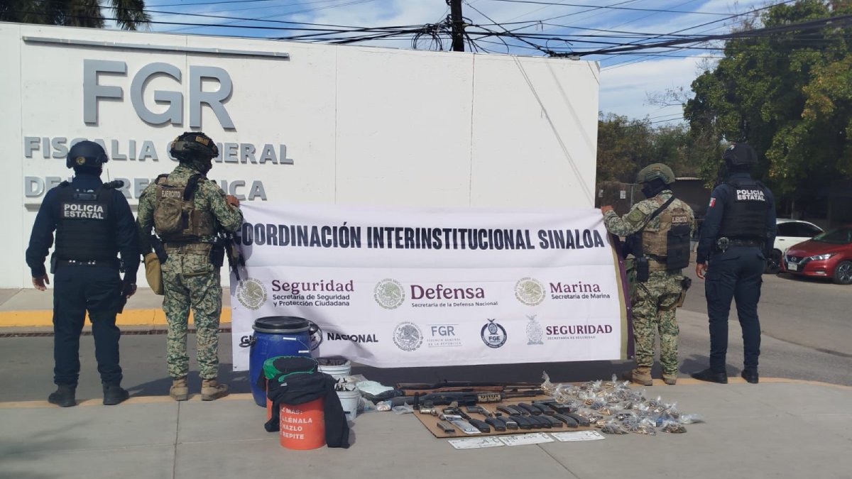 ¡Detectaron un olor extraño! Militares hallan tambos con droga y armamento en Las Moras, Culiacán