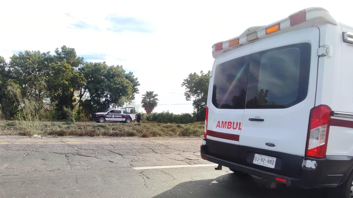 Motociclista sufre lesiones tras derrapar en el entronque de El Porvenir y México 15, en Ahome