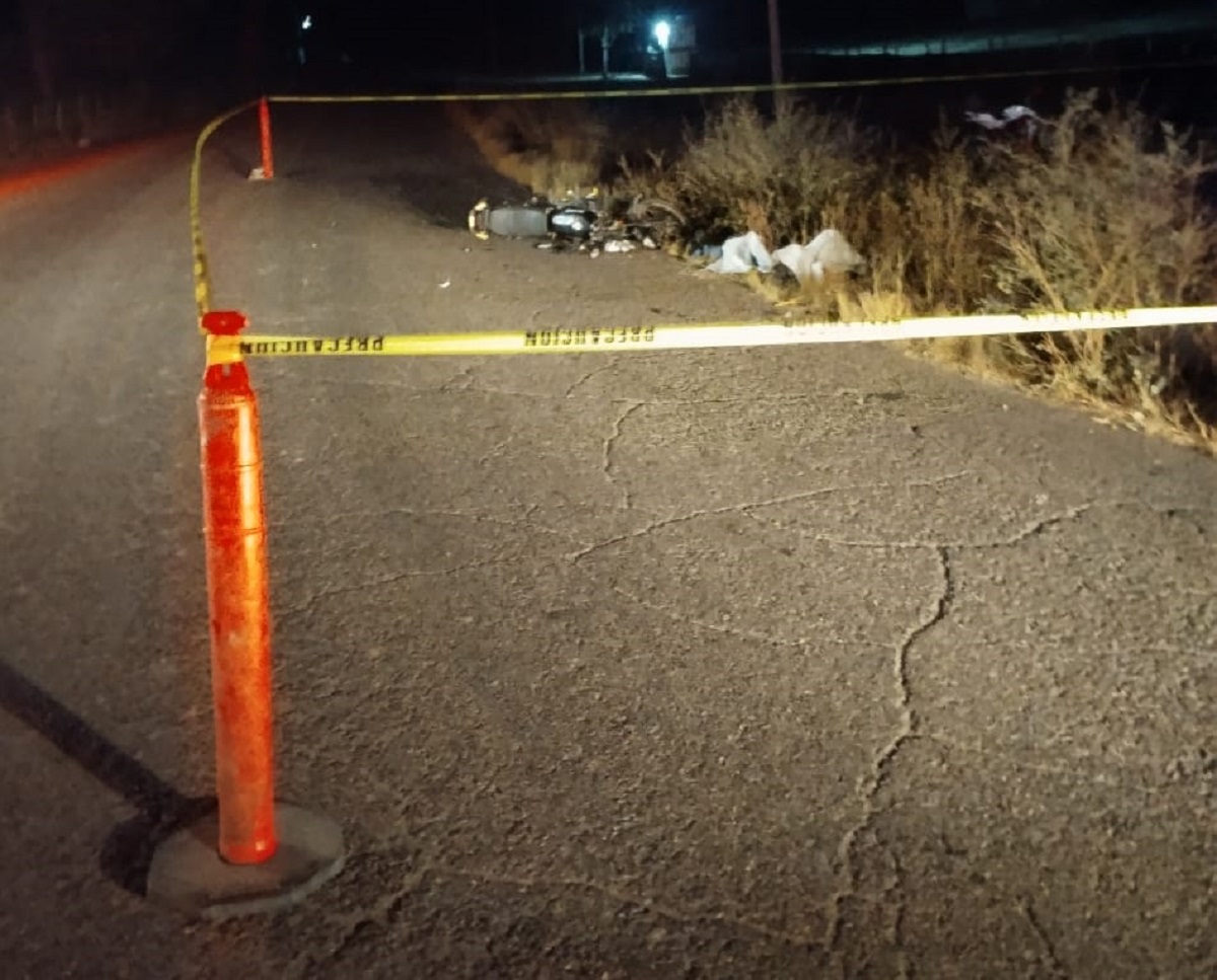 Motociclista pierde la vida tras impactarse contra un caballo en San Blas, El Fuerte