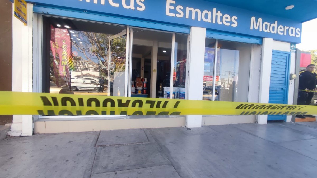 Mujer queda sin vida dentro de un negocio de pinturas en Los Mochis