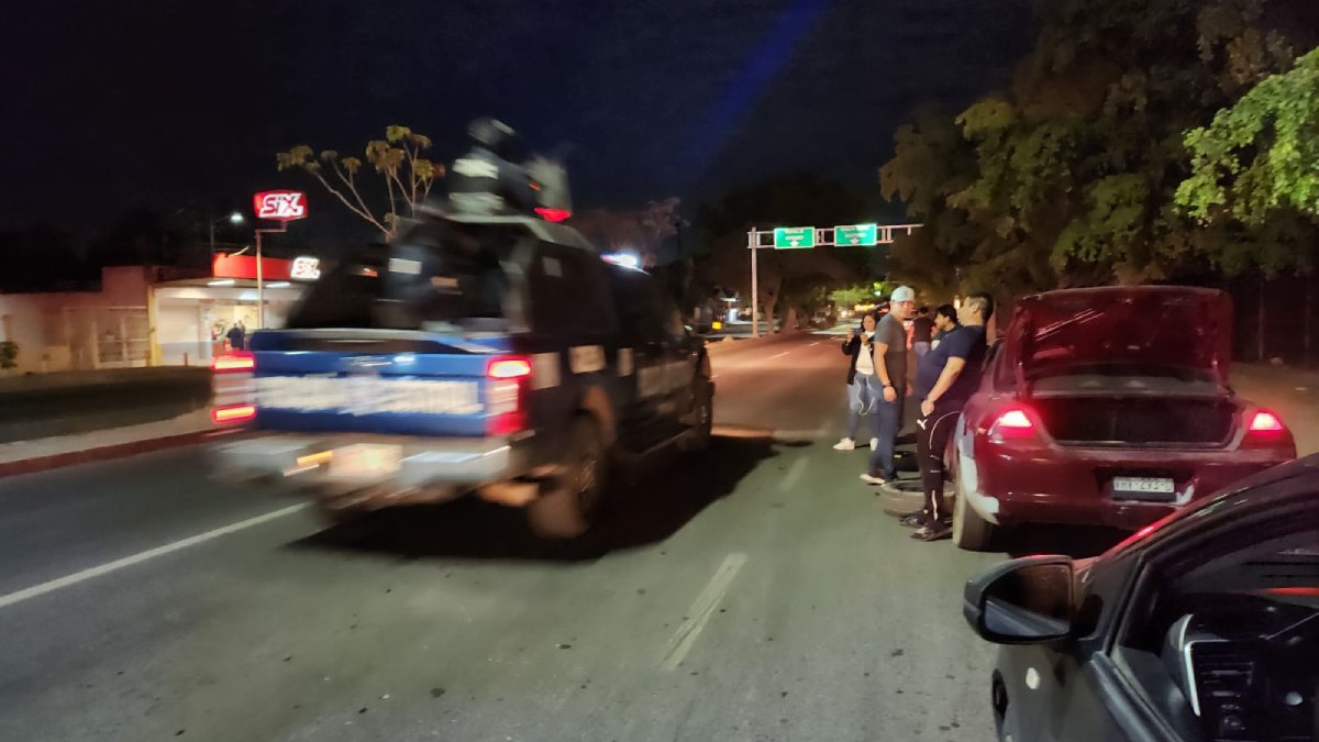 Ocho vehículos caen en ‘ponchallantas’ en la calzada Aeropuerto, Culiacán