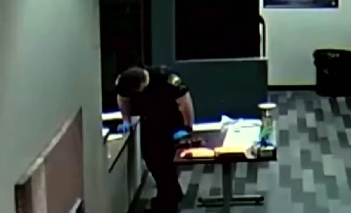 ‘Tomen sus conclusiones’ | Videos de policías colapsando al procesar fentanilo, contradicen a reportaje del NYT