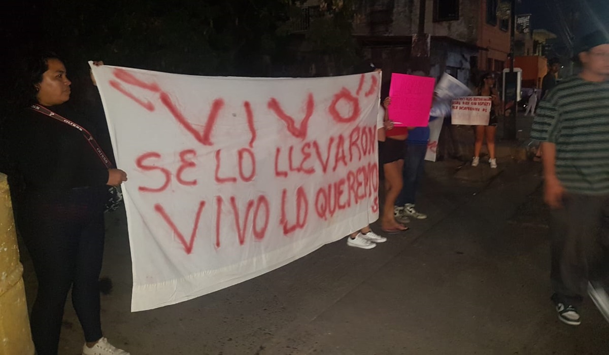 Afuera de su negocio protestan por búsqueda de empresario desaparecido en Mazatlán