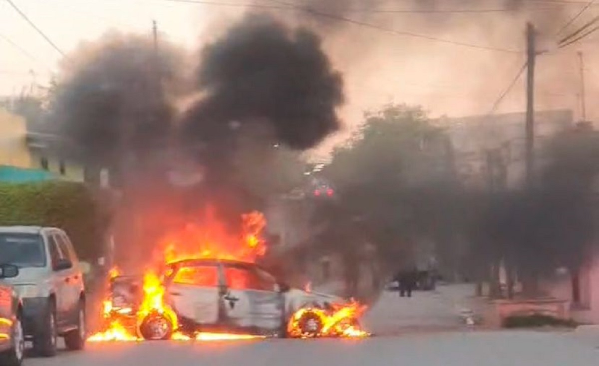 Queman un carro en la colonia López Mateos en Culiacán; no hay lesionados