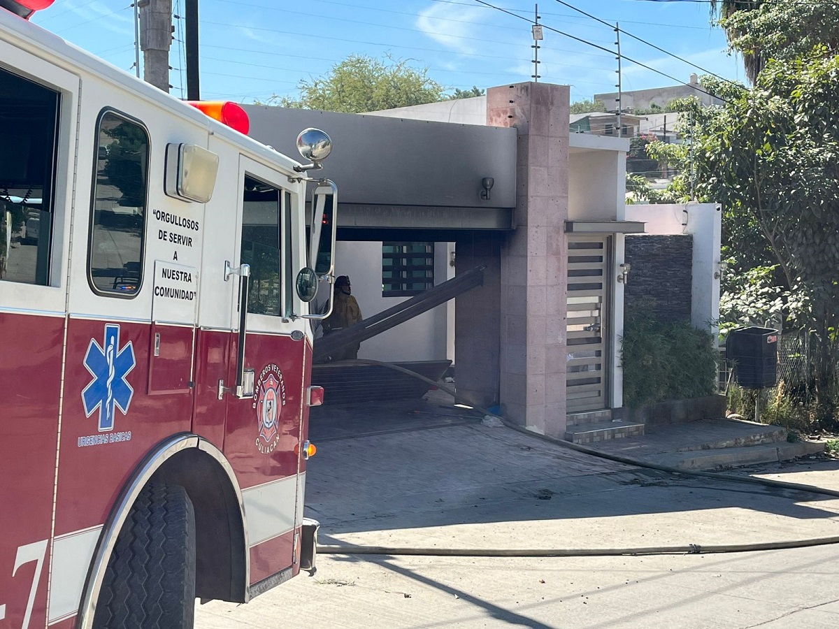 Le prenden fuego a una vivienda deshabitada en la colonia Lázaro Cárdenas en Culiacán