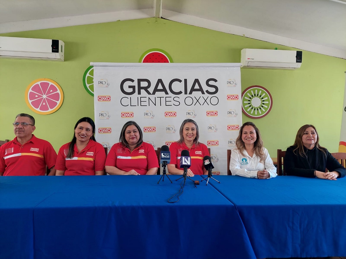 Entrega redondeo OXXO a la Casa Hogar Santa Eduwiges en Ahome