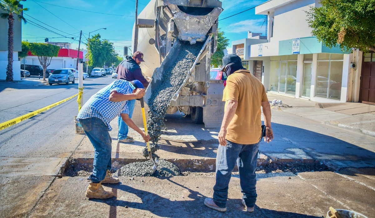 Intensifican rehabilitación de vialidades principales en Guamúchil; buscan mejorar el flujo vehicular