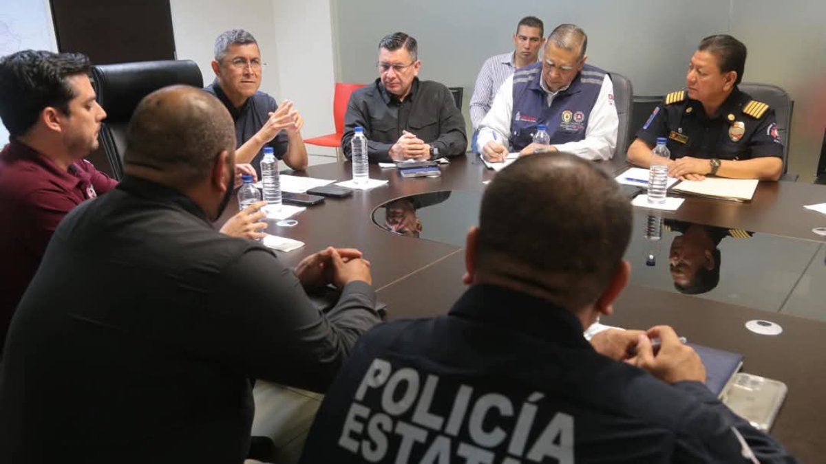 Se reúnen cuerpos de emergencia con mandos de seguridad tras despojo de ambulancia; hay acuerdos