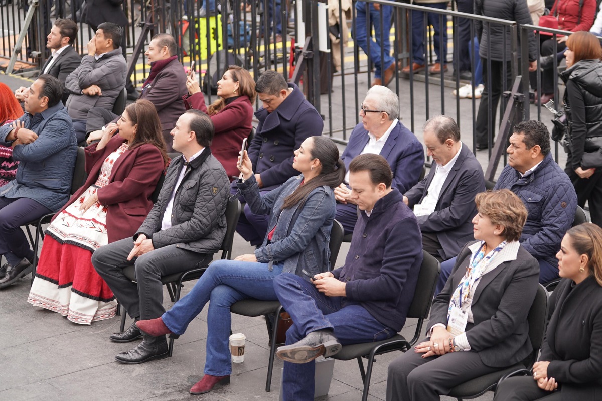 Asiste el gobernador Rocha Moya al informe de los 100 días de gobierno de la presidenta Claudia Sheinbaum