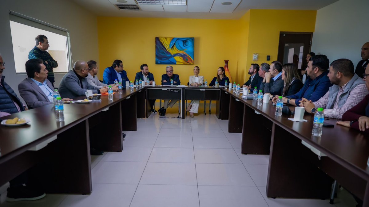 Gobernador Rocha se reúne con integrantes de la Intercamaral de Mazatlán