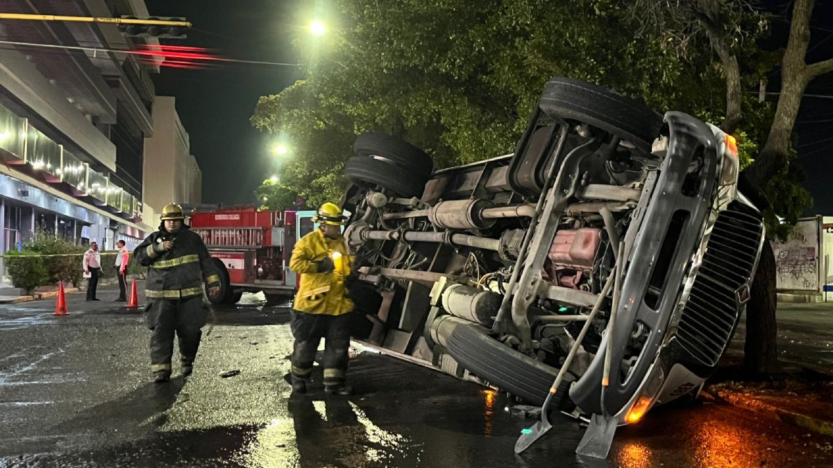 Pipa choca contra auto y derrapa cerca de 50 metros hasta quedar volcada por el Madero, en Culiacán