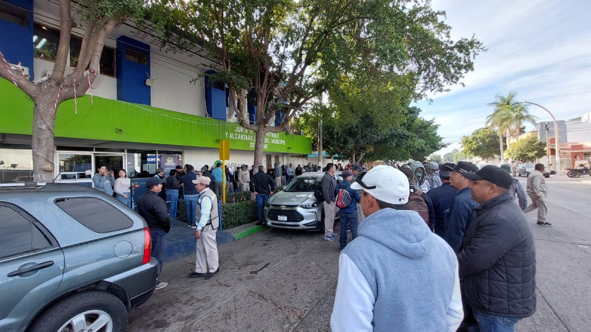 Se manifiestan trabajadores sindicalizados de Japama por incumplimiento en pago de ahorros