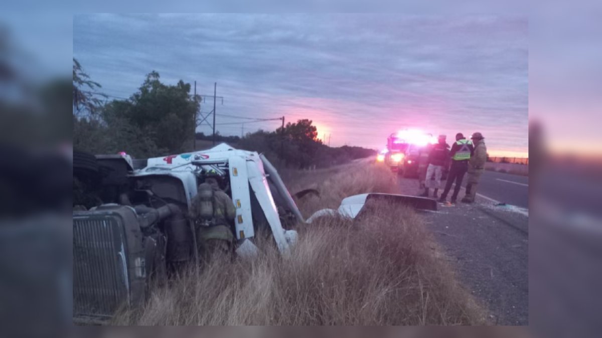 Localizan tráiler con cisterna volcado y abandonado sobre la México 15, en Guasave