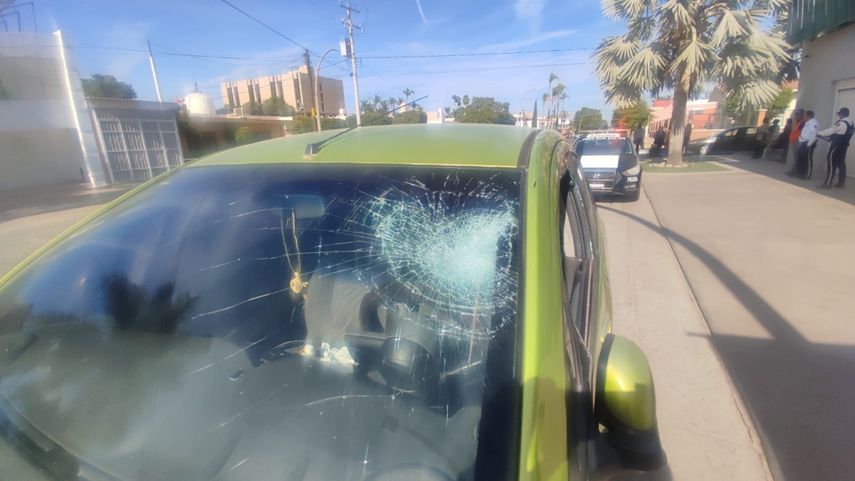 Accidente deja tres lesionados en el Centro de Los Mochis