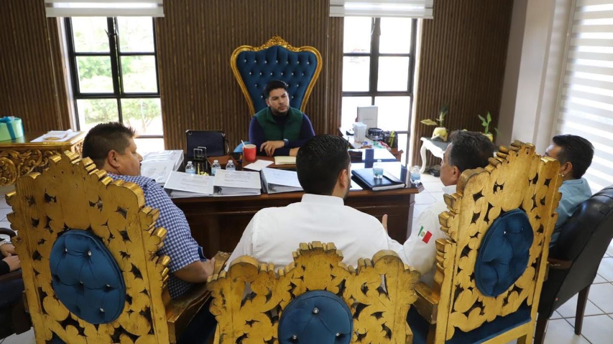‘Trono’ del alcalde de Elota se hace viral en redes; “muebles eran de su estética”: MC
