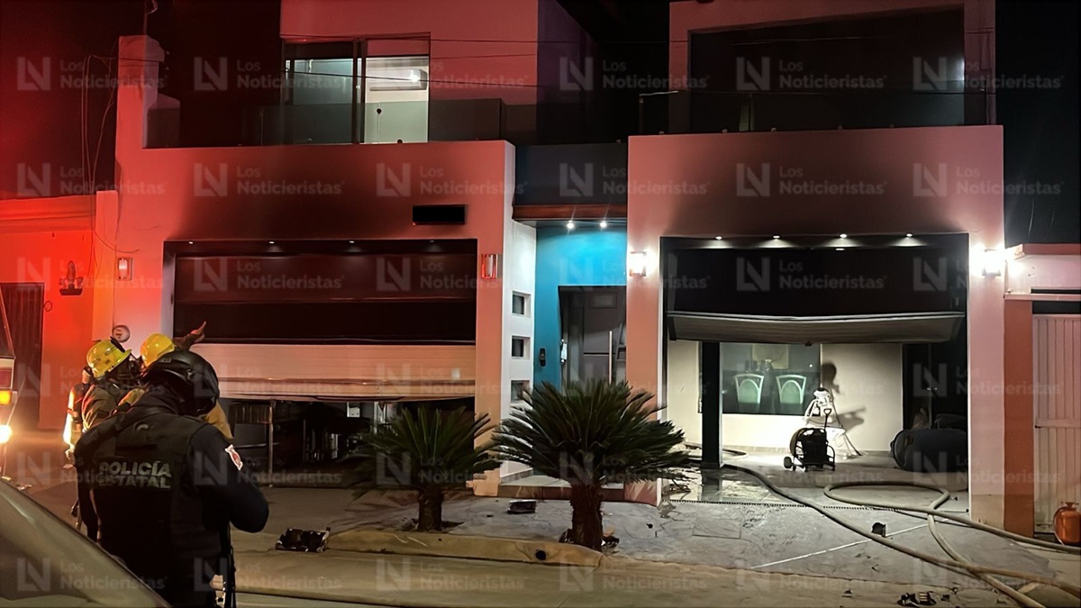 Vandalizan y queman una casa de dos pisos en la 21 de Marzo, en Culiacán