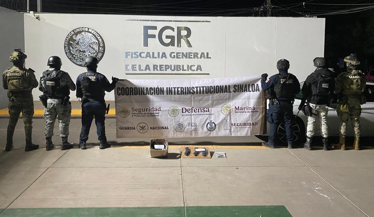 ¡Era robado! Traía ponchallantas y cargadores el Jetta blanco abandonado en pleno Centro de Culiacán