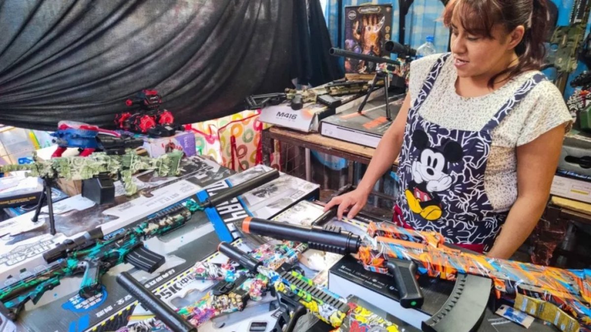 Vendedores del centro de Culiacán están a favor de que se prohíba la venta de armas de juguetes en Sinaloa