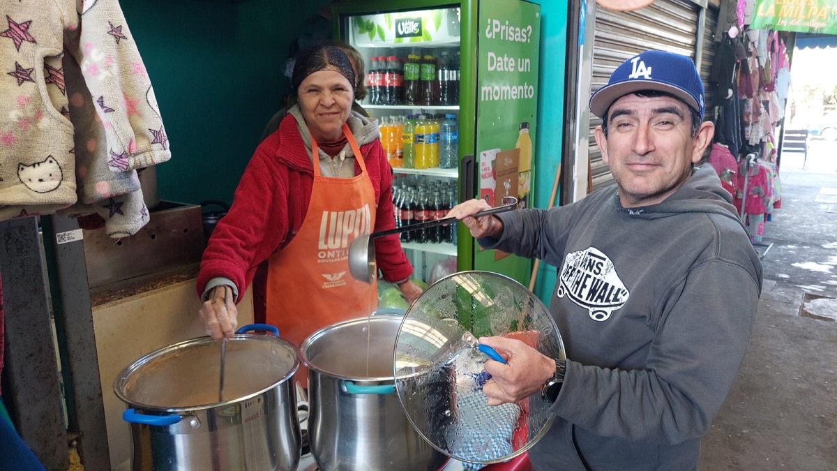 Aumenta la venta de atole y comidas calientes en Los Mochis por las bajas temperaturas