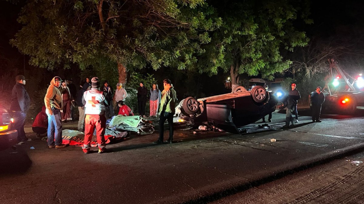 Volcadura en los límites de los ejidos Charay y El Pochotal en El Fuerte, deja tres personas lesionadas