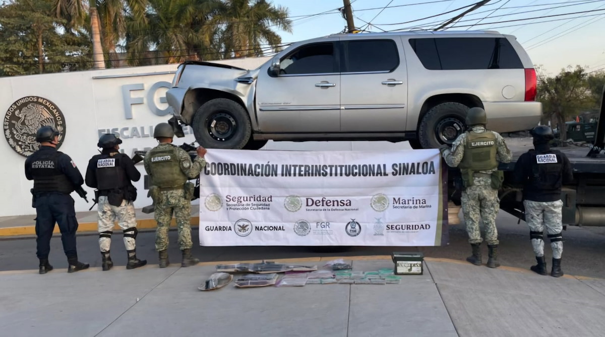 Aseguran camioneta blindada con ametralladora FN minimi en El Quemadito, Culiacán