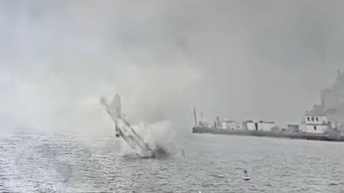 Avión militar cae en las costas de San Diego en accidente captado en video