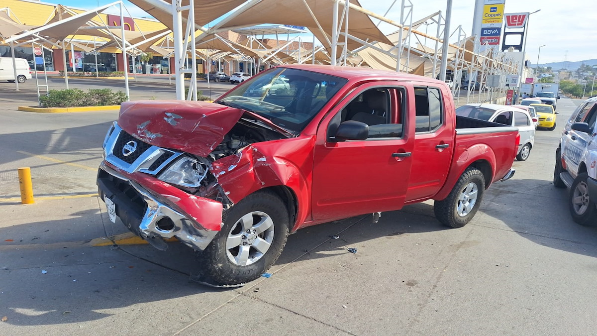 Carambola frente a plaza San Isidro de Culiacán deja tres lesionados