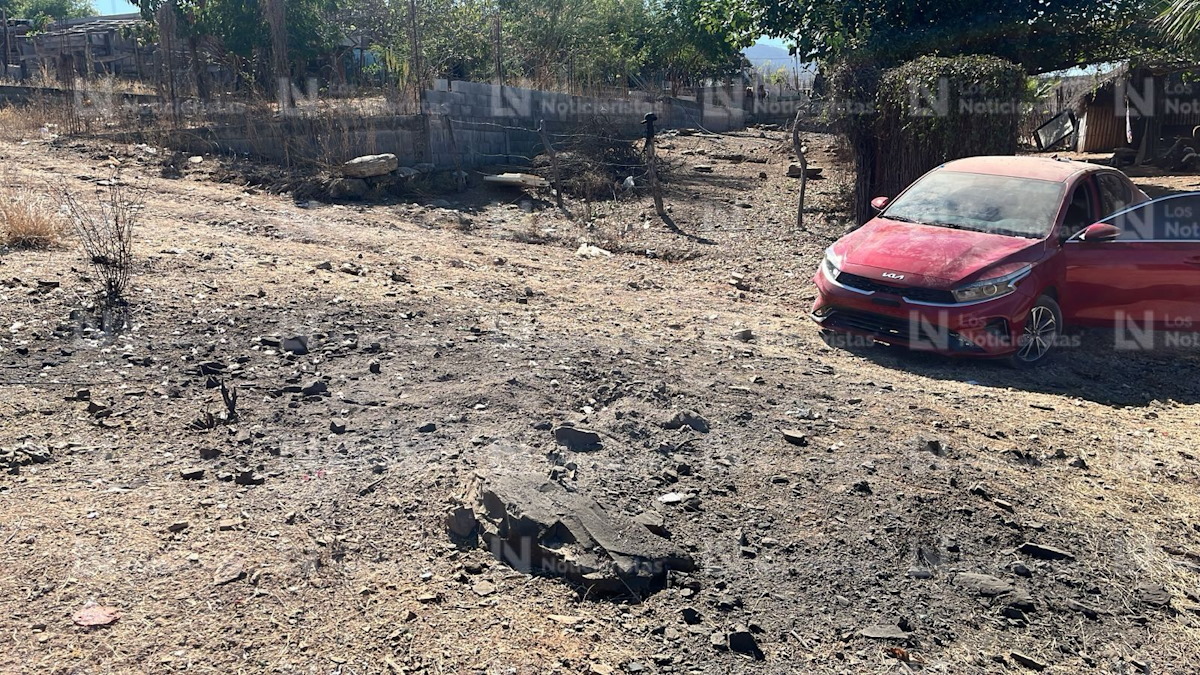FOTOS: Un campamento de delincuentes, un carro baleado, equipo táctico quemado y una gallina muerta, el lugar de explosión en Culiacán