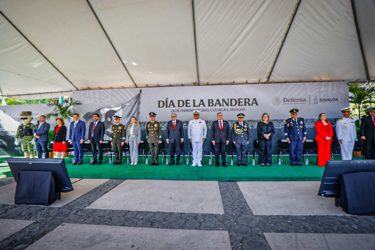 Gobernador encabeza ceremonia del Día de la Bandera en Sinaloa
